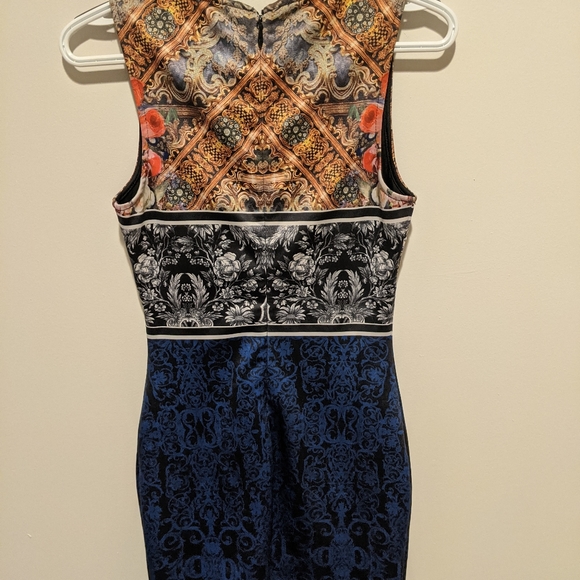 Patterned Dress - Picture 5 of 6